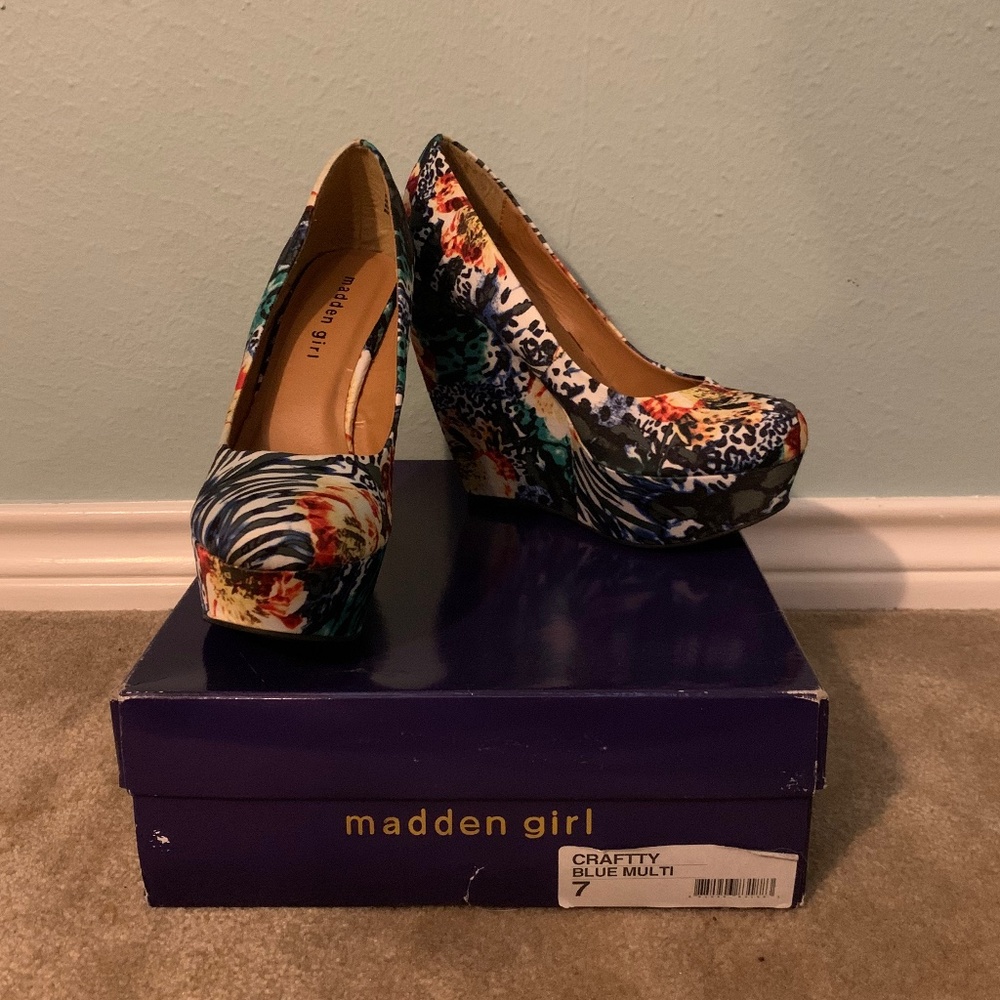 MADDEN GIRL Craftty Blue Multi Wedges - 7
